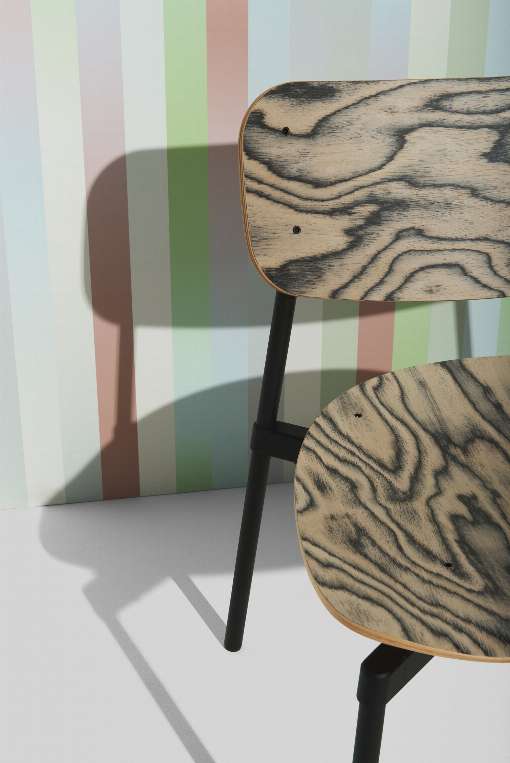 Images 1 - 3: The lively ALPILignum veneer from Italy makes the veneered chair variants of the